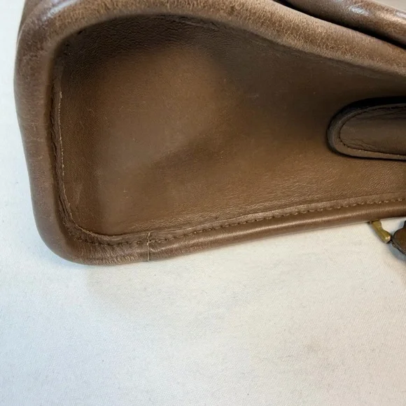 Coach Vintage Court Taupe Brown Leather 9870 Hangtag Brass Crossbody Strap Slots - Picture 7 of 16